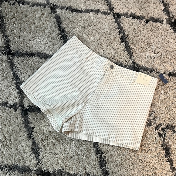 Universal Thread High Rise Striped Shorts - Cream and Blue - Picture 2 of 7